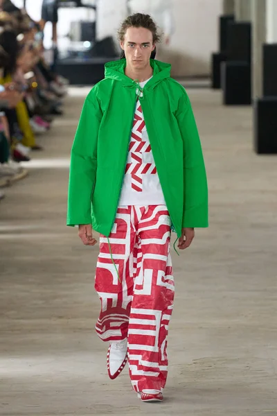 Look 15